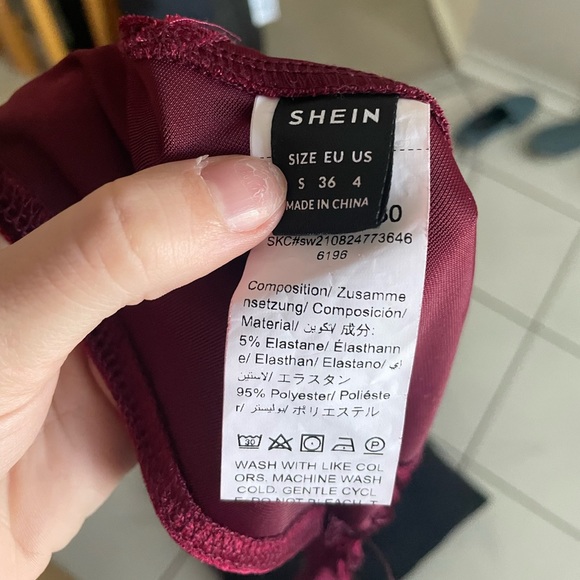 Red Velvet-Like Bra Top | Size S - Picture 4 of 5